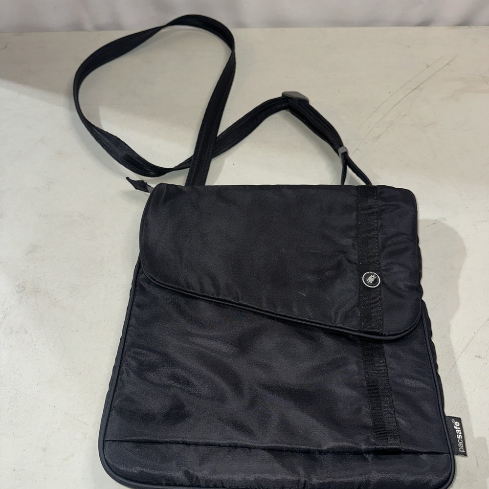 Pacsafe SlingSafe 200 Anti-Theft Travel Bag Black Crossbody Purse